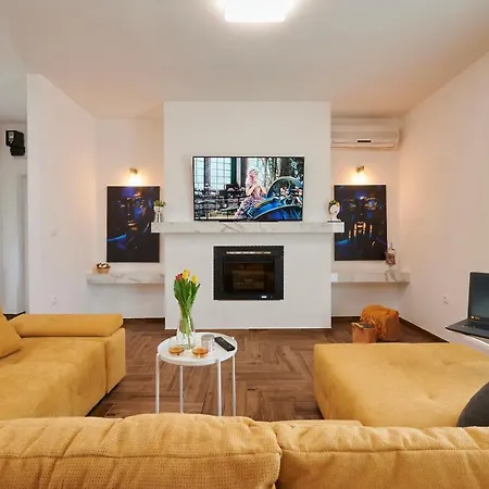 New 4* Zoa In דירה טרוגיר