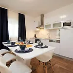 New 4* Zoa In Daire Trogir