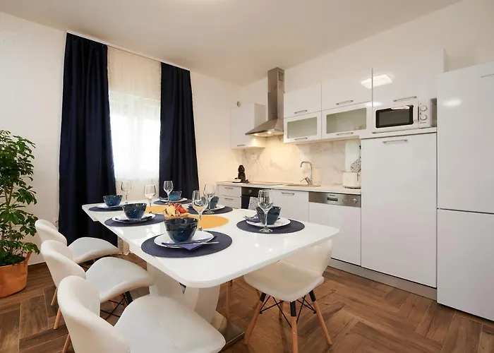 New 4* Zoa In Daire Trogir